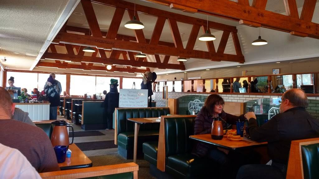 J W Filmores Family Restaurant | restaurant | 906 Spring St, Petoskey, MI 49770, USA | 2313487500 OR +1 231-348-7500