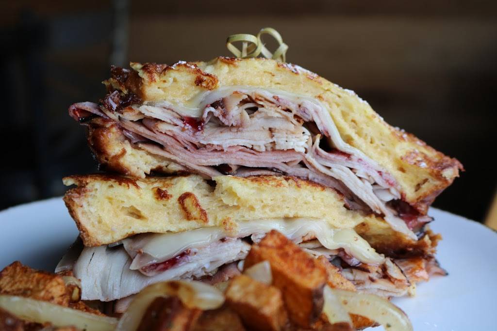 District 118 Kitchen & Bar | restaurant | 118 Needham St, Newton, MA 02464, USA | 6177950136 OR +1 617-795-0136