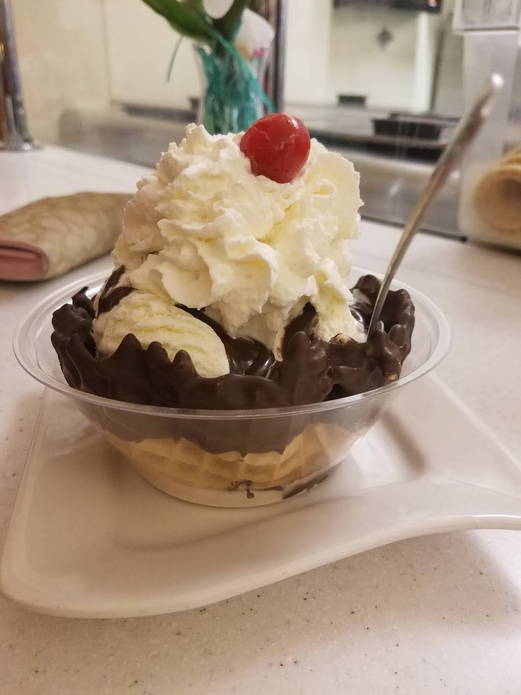 Oberweis Ice Cream and Dairy Store | restaurant | 124 N Oak Park Ave, Oak Park, IL 60301, USA | 7086601350 OR +1 708-660-1350