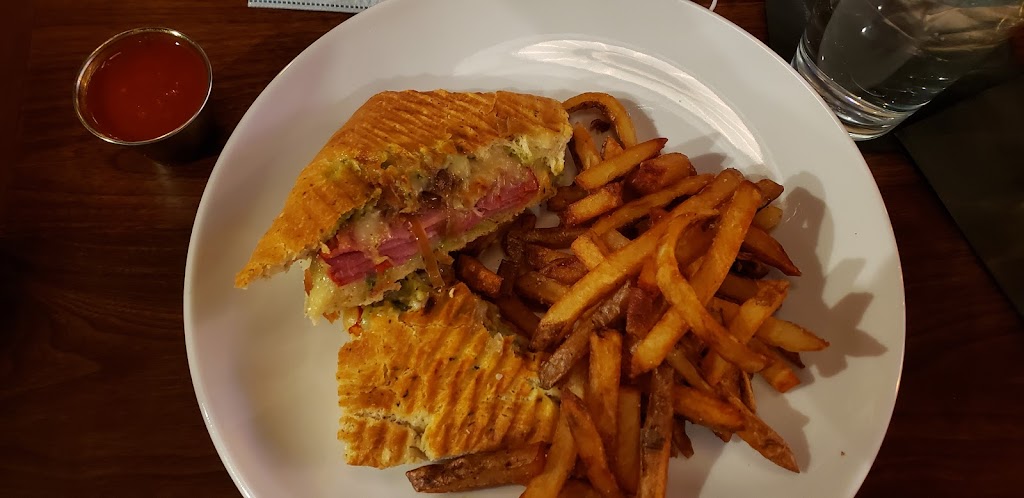 Gallos on High | restaurant | 4215 N High St, Columbus, OH 43214, USA | 6146746223 OR +1 614-674-6223