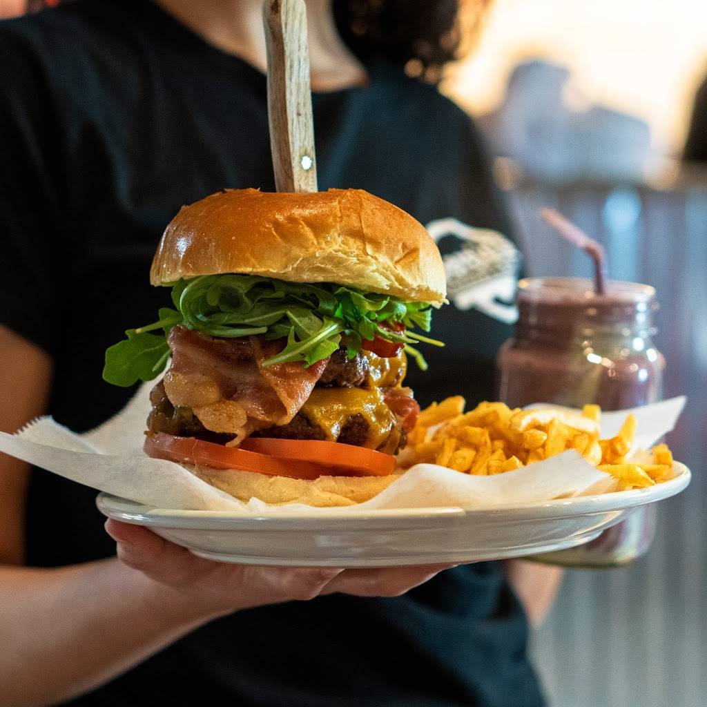 Sergio’s Restaurant and Burger | restaurant | 6905 Castor Ave, Philadelphia, PA 19149, USA | 2156130600 OR +1 215-613-0600