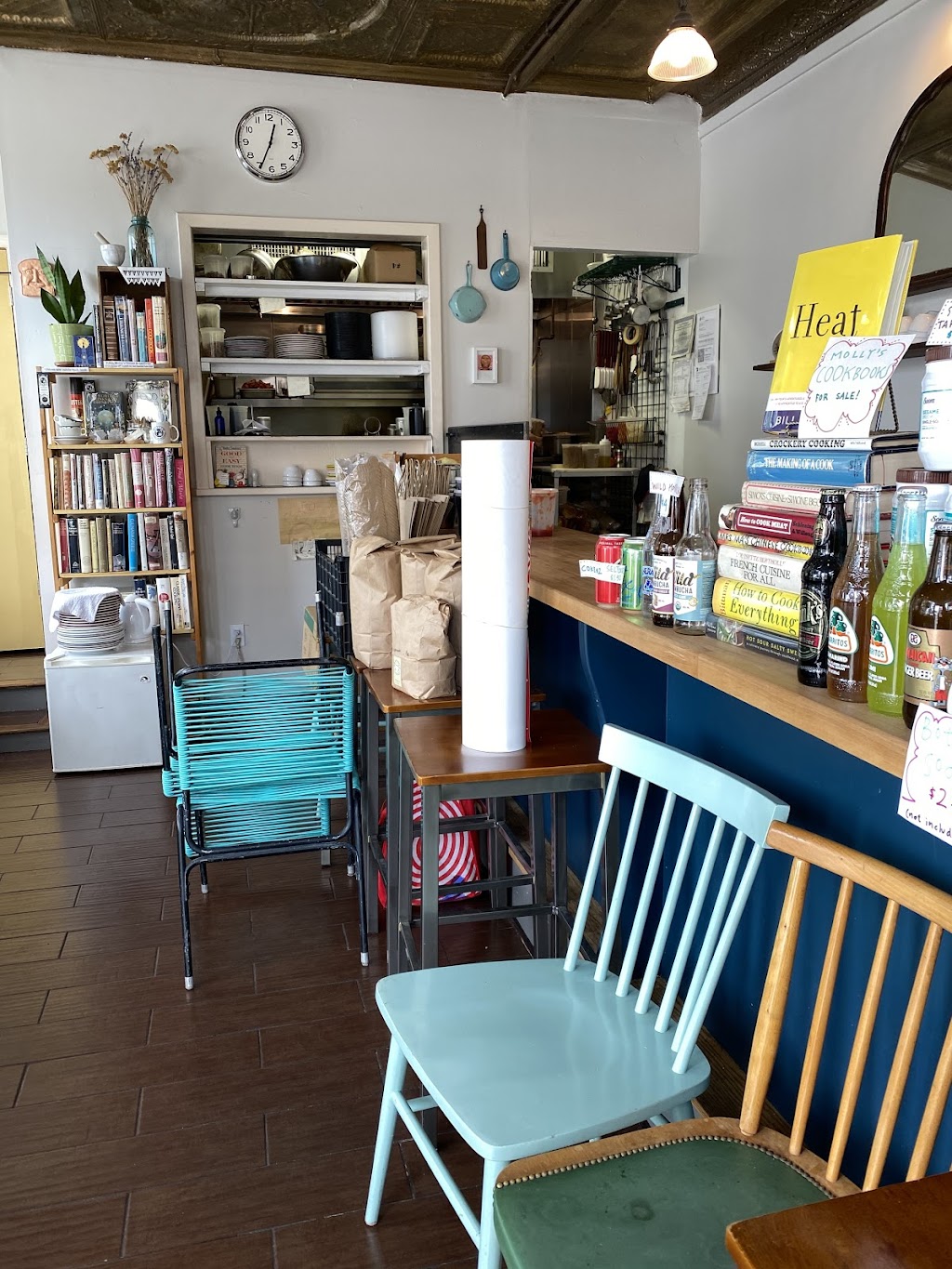 Comfort & Floyd | restaurant | 1301 S 11th St, Philadelphia, PA 19147, USA | 2154652917 OR +1 215-465-2917