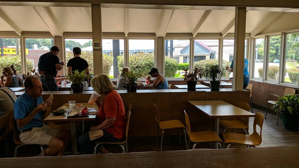 Wendys | restaurant | 82 Expressway Dr, Manchester, TN 37355, USA | 9317285118 OR +1 931-728-5118