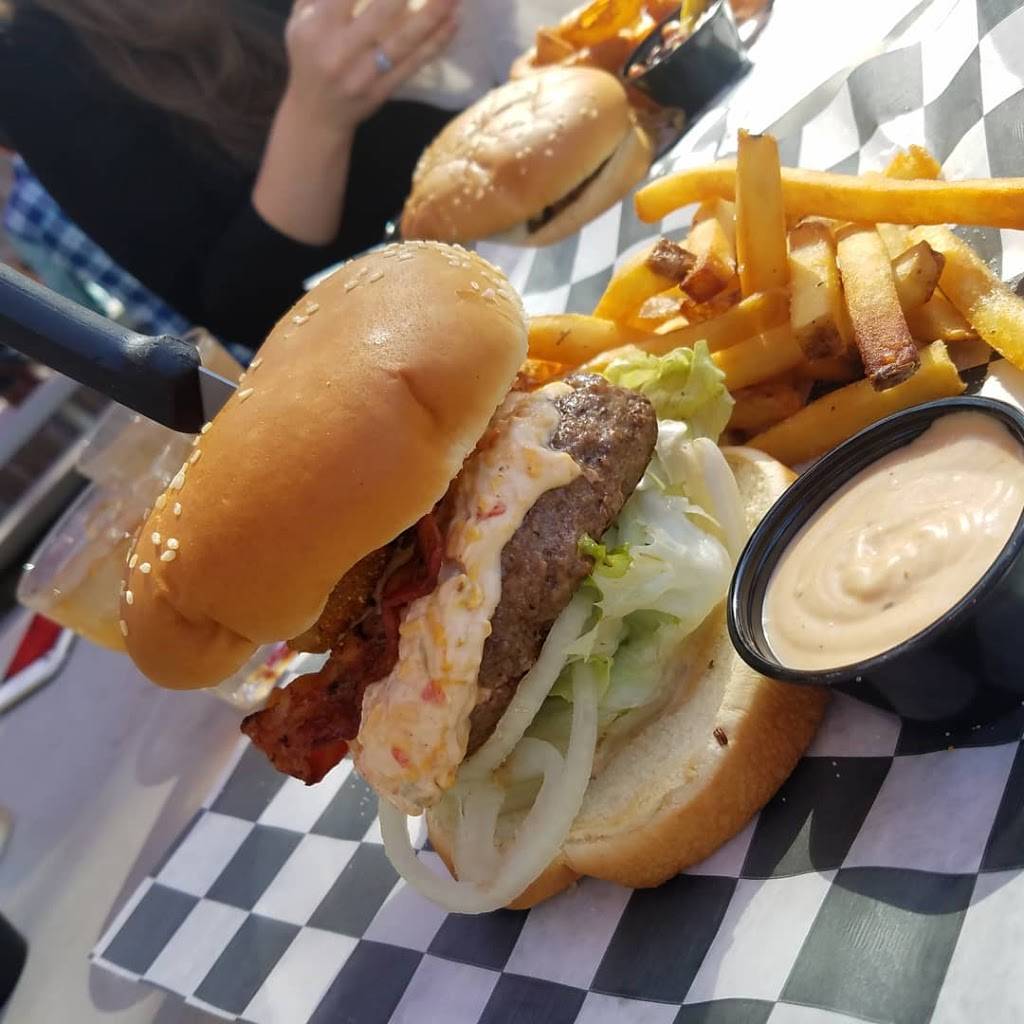 Winnies Tavern | restaurant | 1895 Burnett Blvd, Wilmington, NC 28401, USA | 9107621799 OR +1 910-762-1799