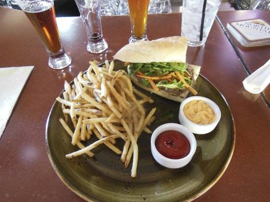 North Mountain Brewing Company | restaurant | 522 E Dunlap Ave, Phoenix, AZ 85020, USA | 6028615999 OR +1 602-861-5999