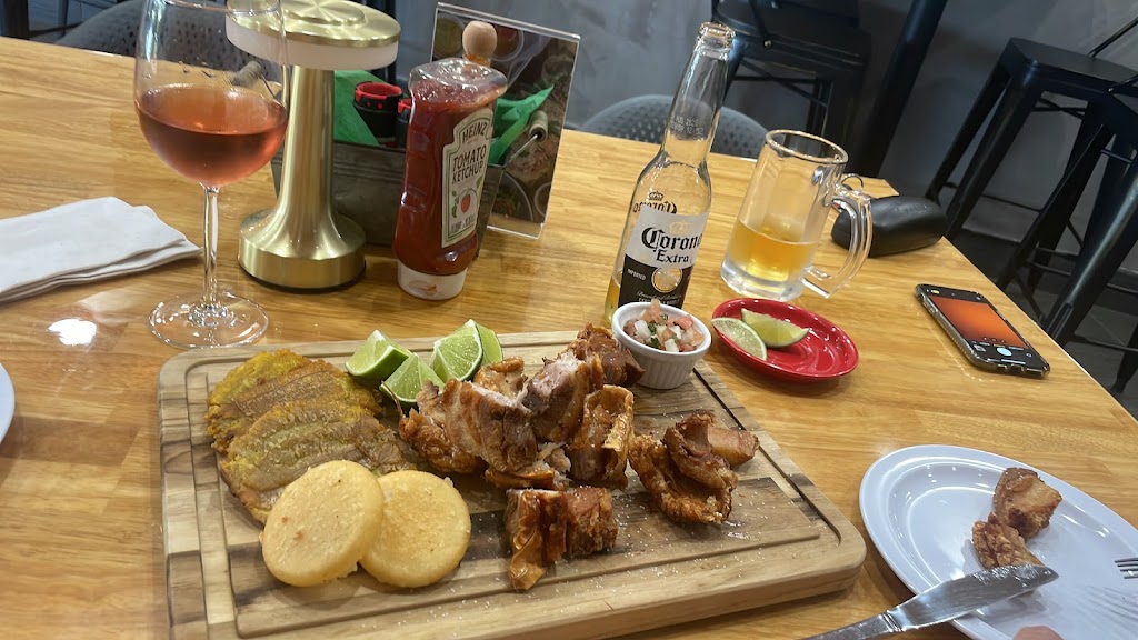 Crave Restaurant | restaurant | 10201 Hammocks Blvd, Miami, FL 33196, USA | 3054563106 OR +1 305-456-3106