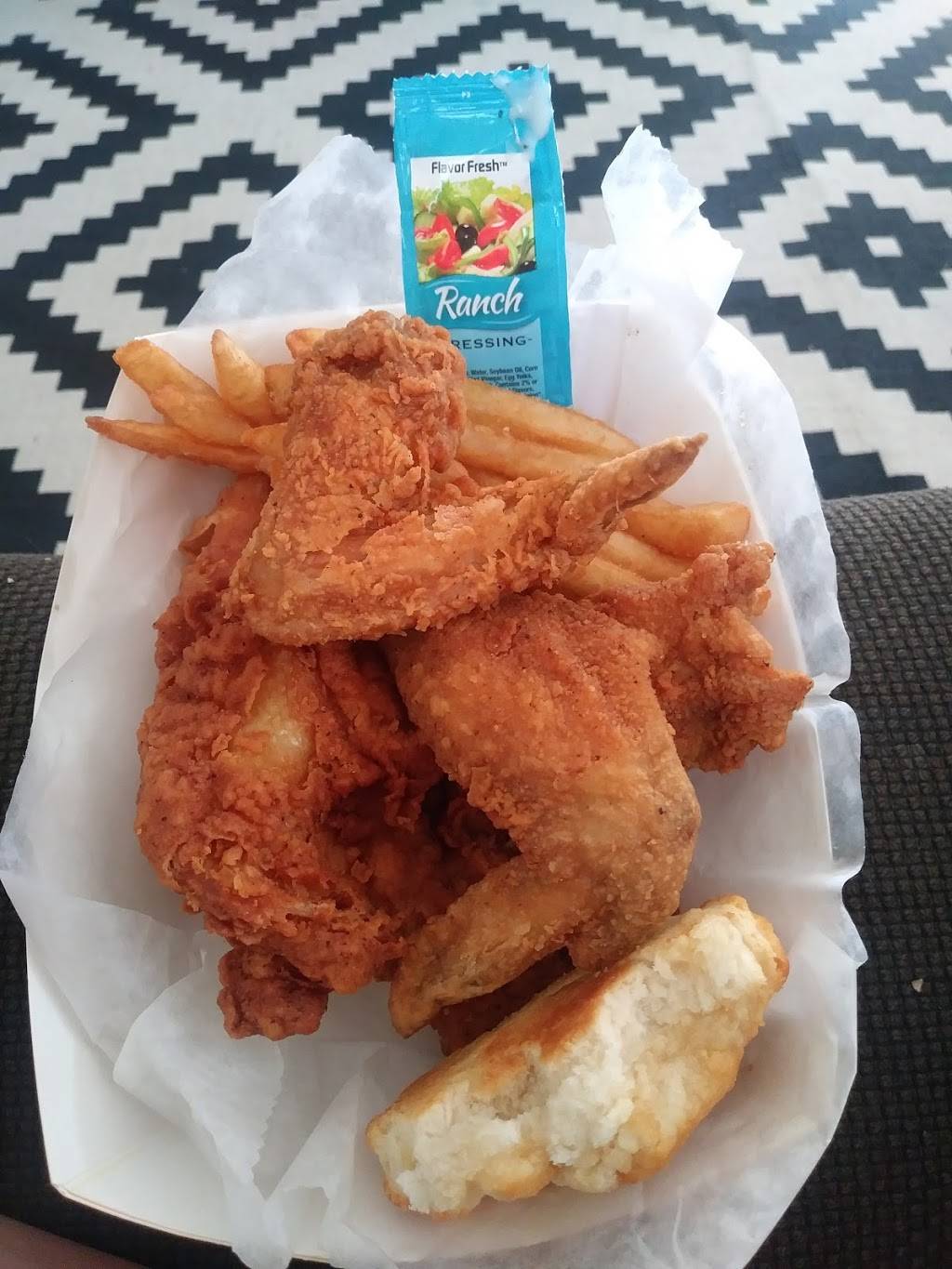 Krispy Krunchy Chicken | restaurant | 18149 W McNichols Rd, Detroit, MI 48219, USA | 3135382929 OR +1 313-538-2929