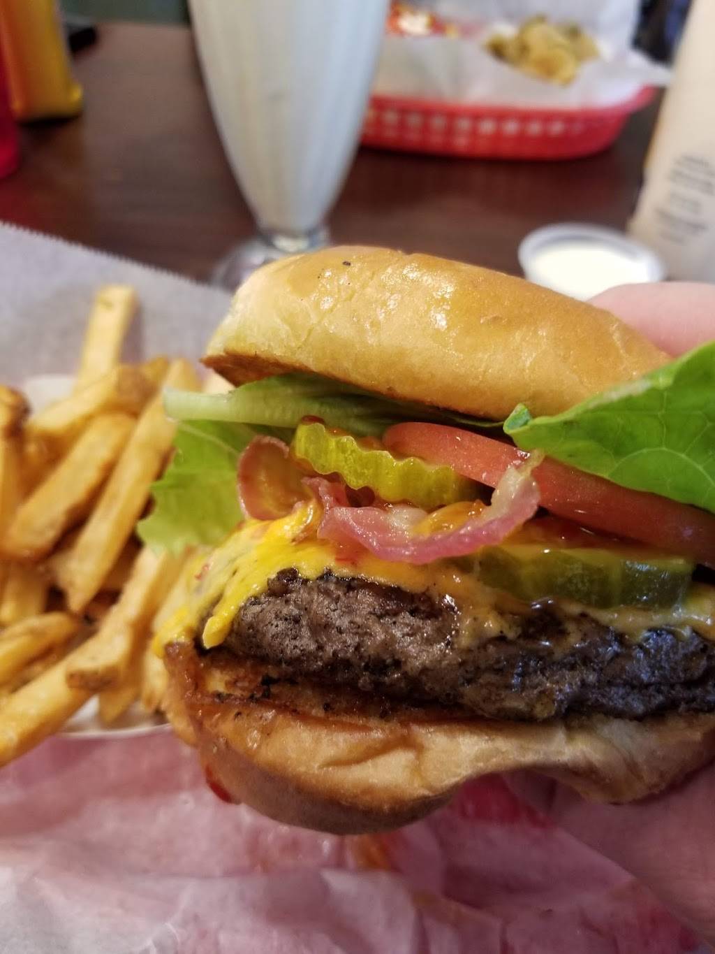 Swaney Swifts on the Square | restaurant | 118 N Water Ave, Gallatin, TN 37066, USA | 6156754366 OR +1 615-675-4366