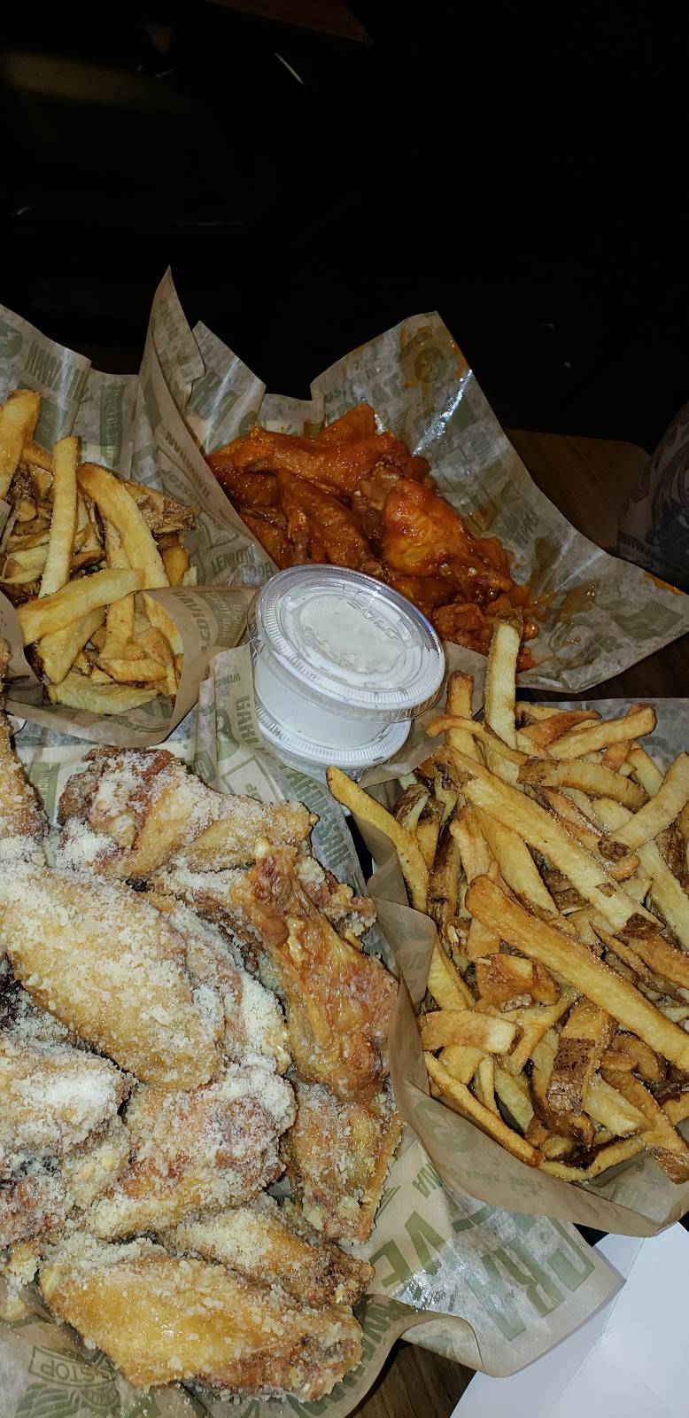 Wingstop | restaurant | 2695 Forgue Dr Ste 101, Naperville, IL 60564, USA | 6307179464 OR +1 630-717-9464