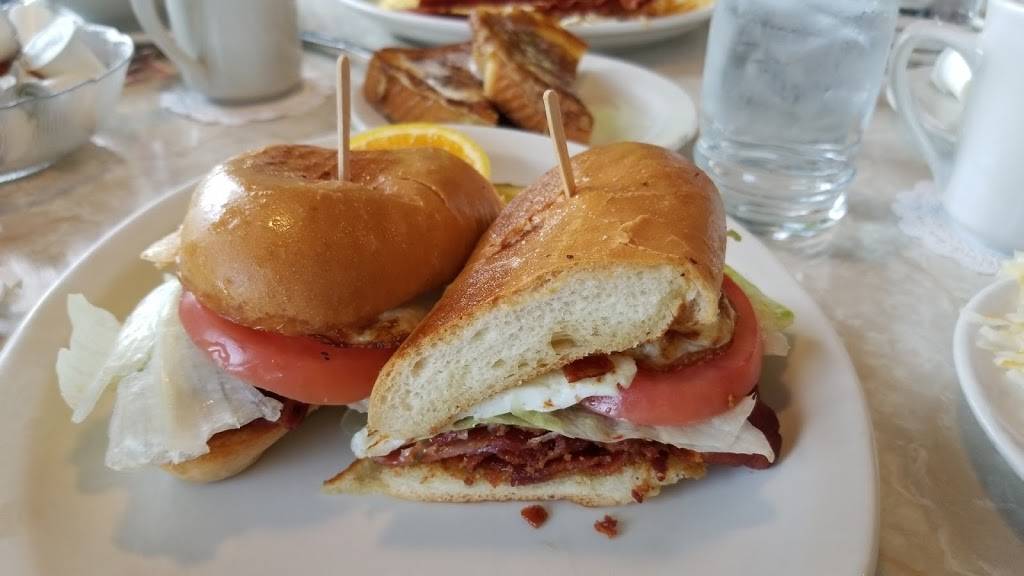 Mattys Family Restaurant & Pancake House | restaurant | 10S642 Kingery Hwy, Willowbrook, IL 60527, USA | 6306559020 OR +1 630-655-9020