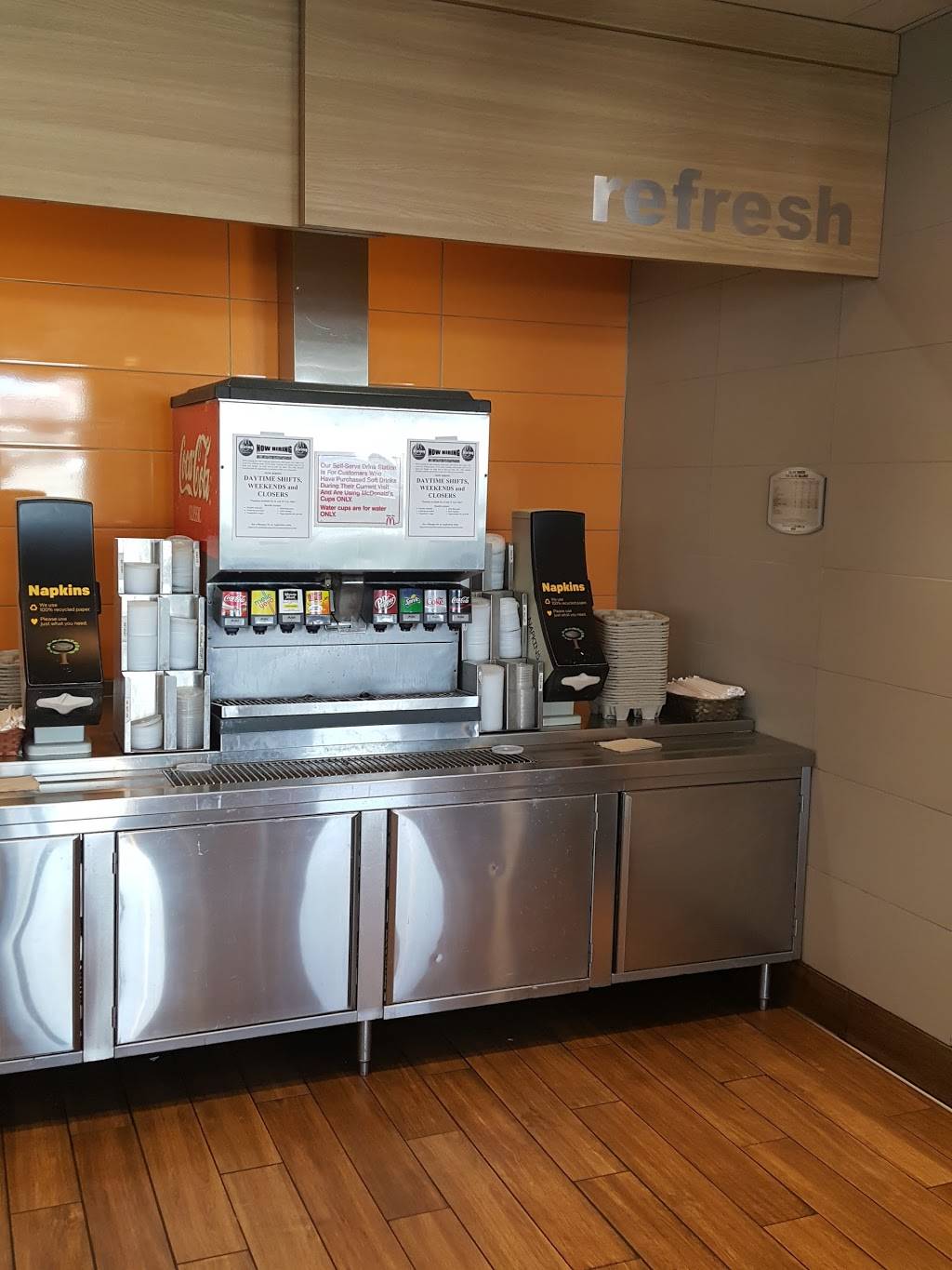 McDonalds | cafe | N112w15936 Mequon Rd, Germantown, WI 53022, USA | 2622534710 OR +1 262-253-4710