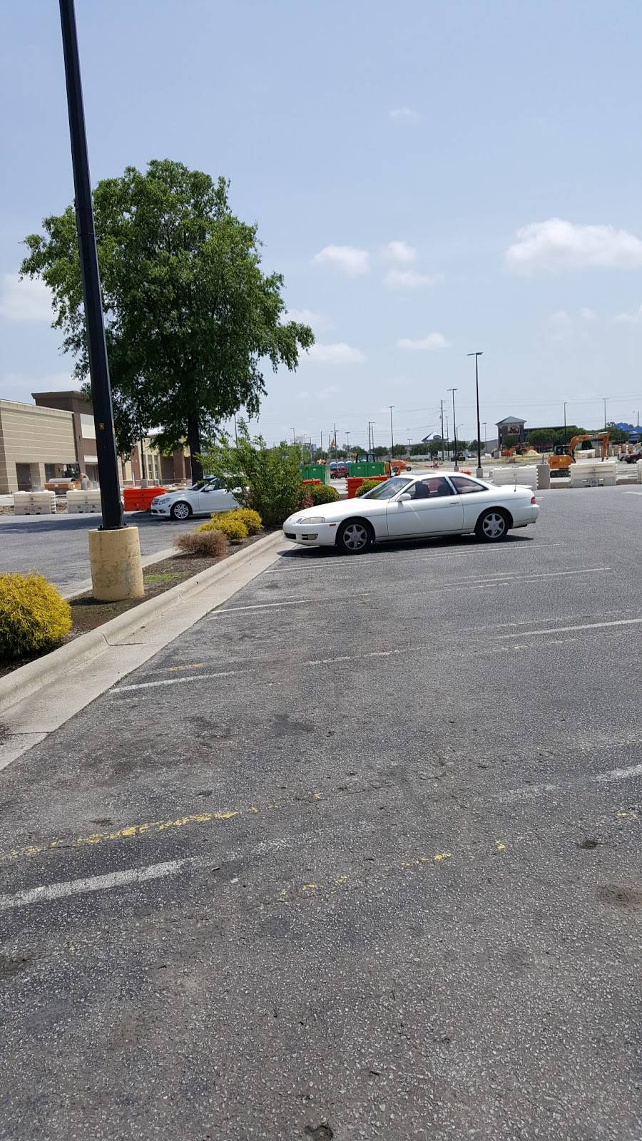 Pizza Hut | meal takeaway | 709 Greenville Blvd SE Ste 114, Greenville, NC 27858, USA | 2523551355 OR +1 252-355-1355