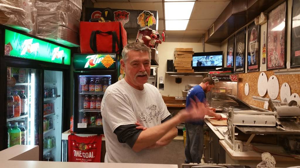 Pizza Castle | restaurant | 3256 W 55th St, Chicago, IL 60632, USA | 7737761075 OR +1 773-776-1075