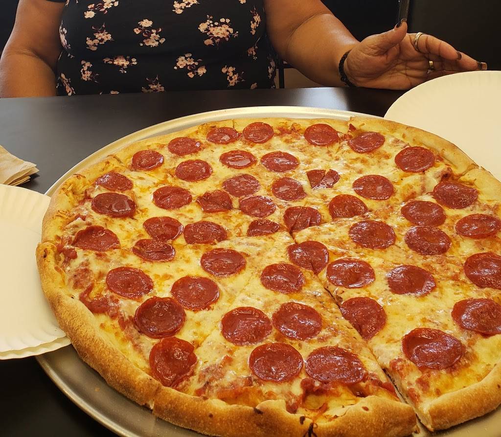 Friendlys Pizza New York Style | restaurant | 2921 S Orlando Dr Suit 162, Sanford, FL 32773, USA | 4076882979 OR +1 407-688-2979