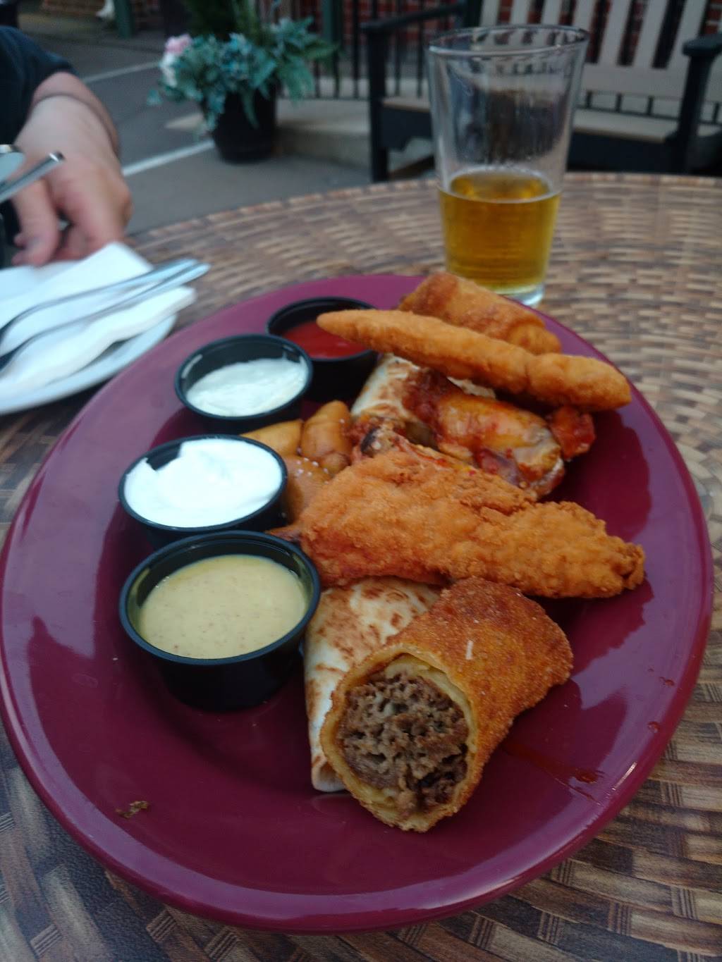 The Borough Pub | restaurant | 1800 Farragut Ave, Bristol, PA 19007, USA | 2157889955 OR +1 215-788-9955