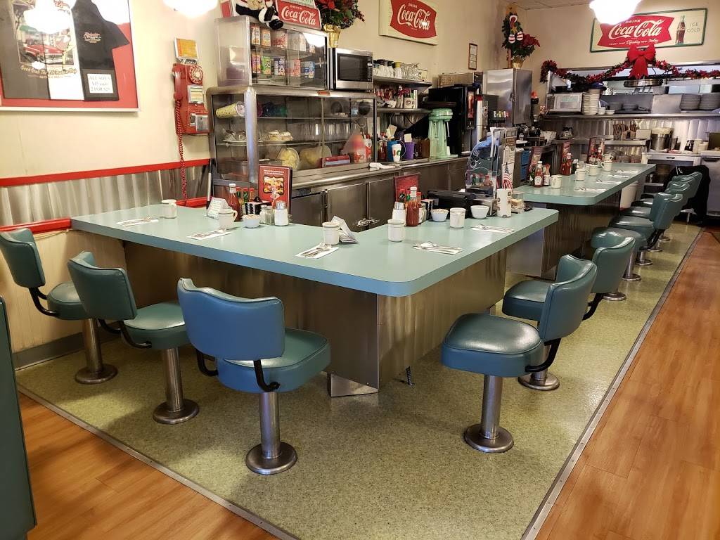 Robertas Village Inn | restaurant | 2326 D St, La Verne, CA 91750, USA | 9095961513 OR +1 909-596-1513