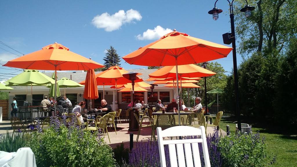 Dog Watch Mystic | restaurant | 20 Old Stonington Rd, Stonington, CT 06378, USA | 8602454911 OR +1 860-245-4911