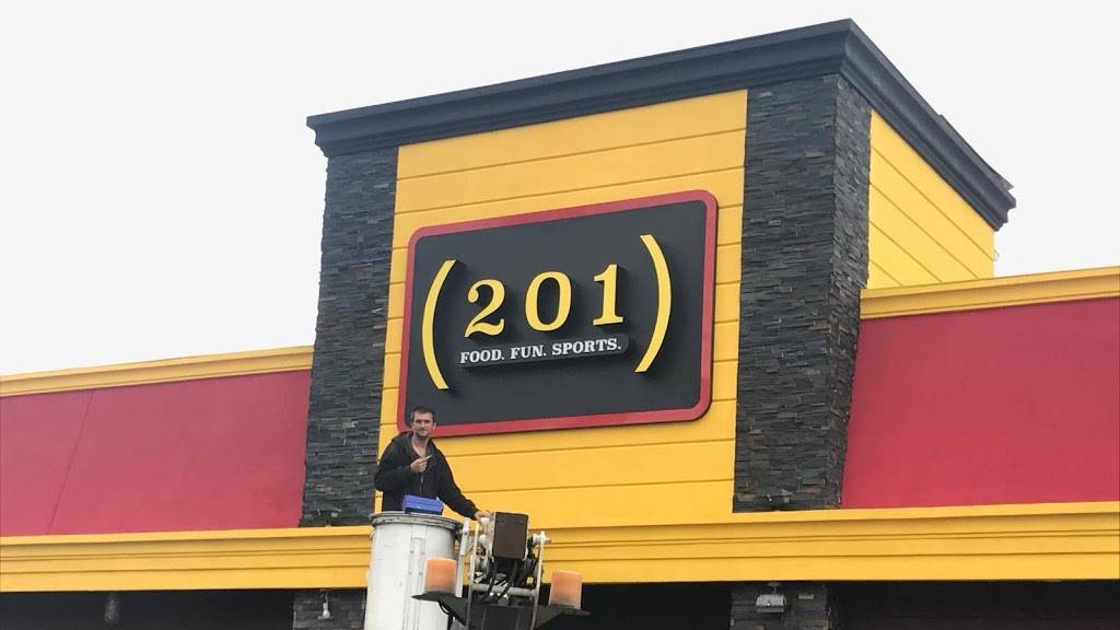 201 Food Fun Sports | restaurant | 375 W Passaic St, Rochelle Park, NJ 07662, USA | 2018431500 OR +1 201-843-1500
