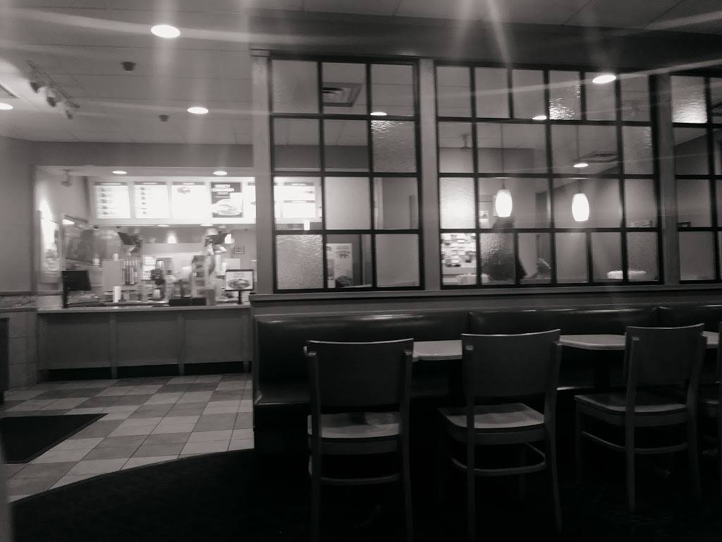 Wendys | restaurant | 411 Leighway Dr, Richmond, KY 40475, USA | 8596236985 OR +1 859-623-6985
