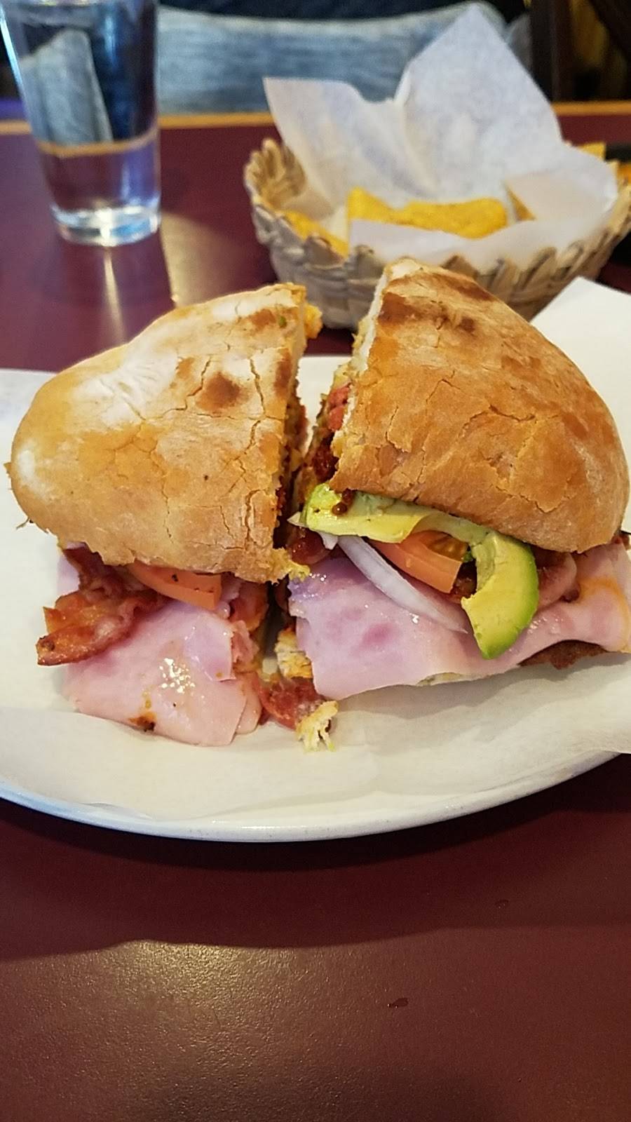 El Pulpo Loco Restaurant | restaurant | 6619 N Clark St, Chicago, IL 60626, USA | 7732742241 OR +1 773-274-2241