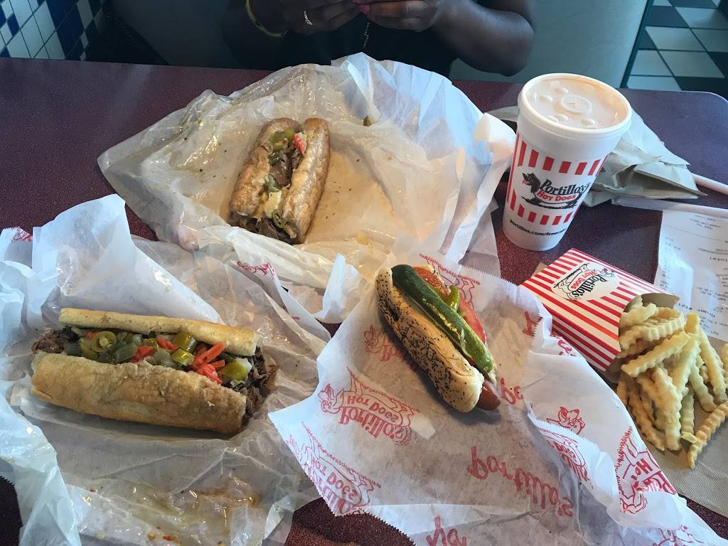 Portillos Hot Dogs | meal takeaway | 8450 Hudson Rd, Woodbury, MN 55125, USA | 6122950100 OR +1 612-295-0100