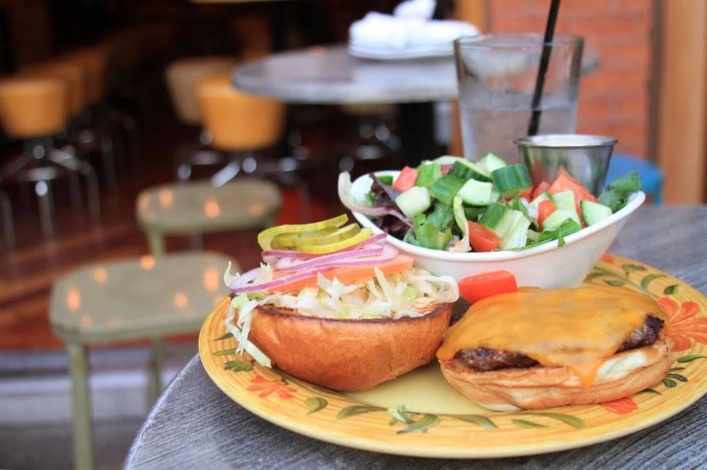 Woodies Flat | restaurant | 1535 N Wells St, Chicago, IL 60610, USA | 3126430093 OR +1 312-643-0093