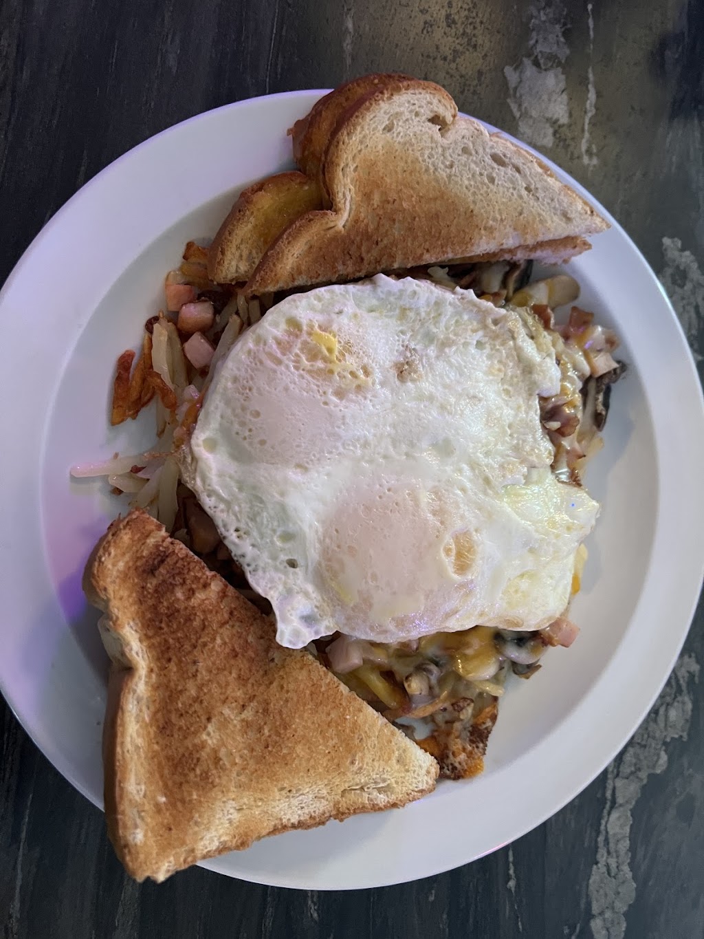 Flippys Bar and Grill | restaurant | 208 W South Railroad St, Kendall, WI 54638, USA | 6084637366 OR +1 608-463-7366