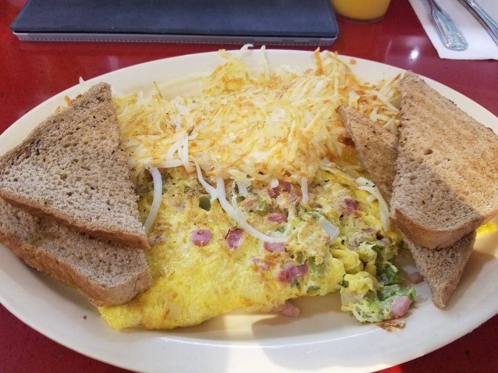 Leos Coney Island | restaurant | McNamara Terminal, between Gates A46 and Gate A50, Worldgateway Pl, Detroit, MI 48242, USA | 7349413326 OR +1 734-941-3326