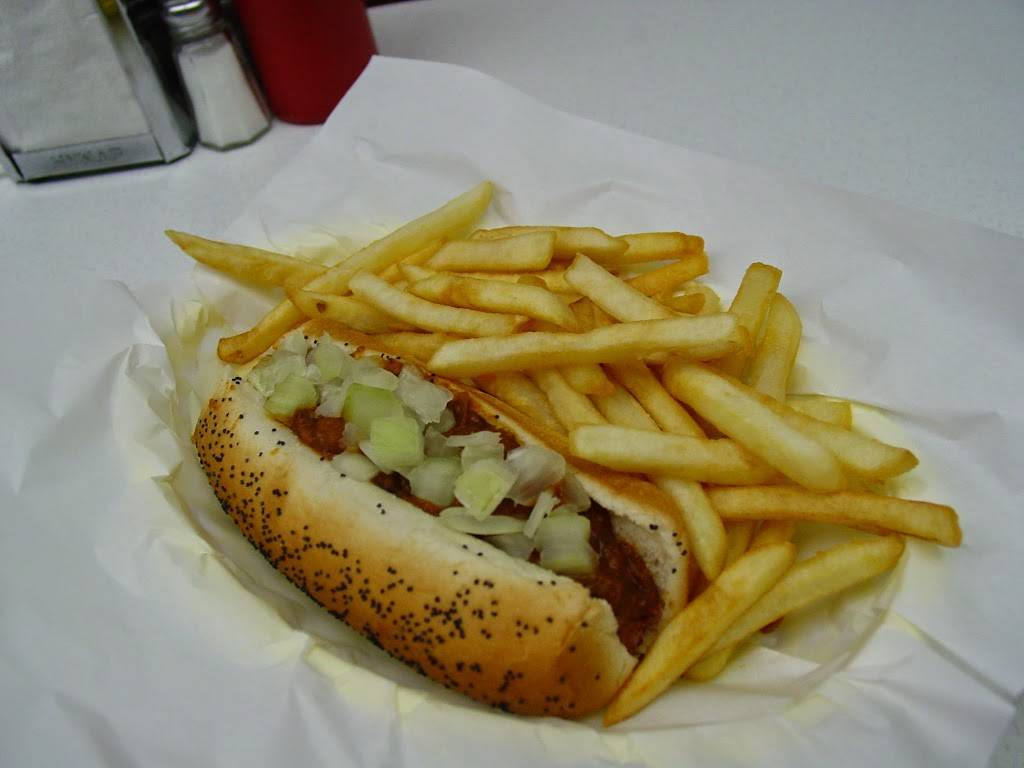Madveks Dog House | restaurant | 6923 Calumet Ave, Hammond, IN 46324, USA | 2199321060 OR +1 219-932-1060
