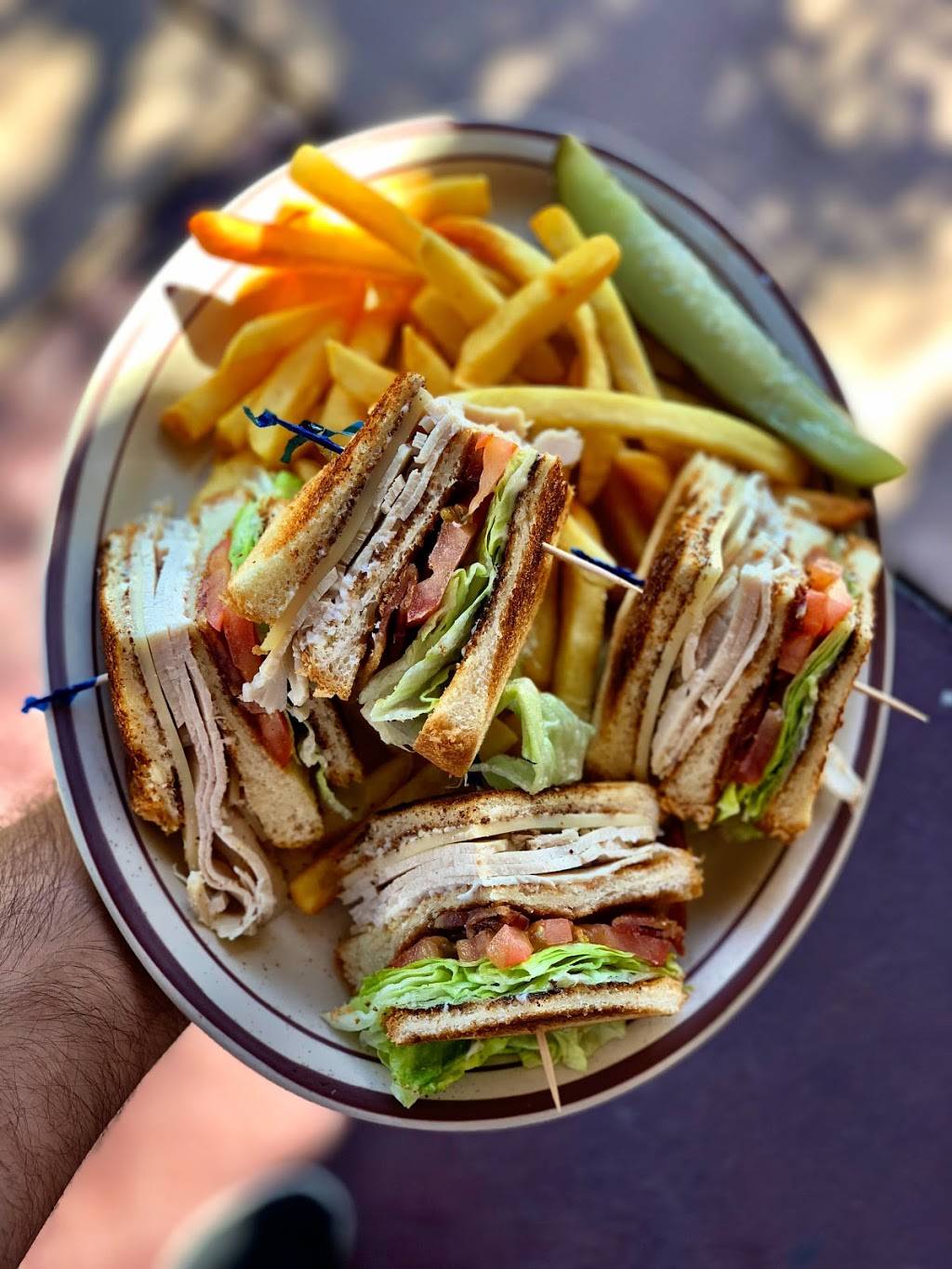 Eatn Park Restaurant | restaurant | 2517 W Victory Blvd, Burbank, CA 91505, USA | 8189539302 OR +1 818-953-9302