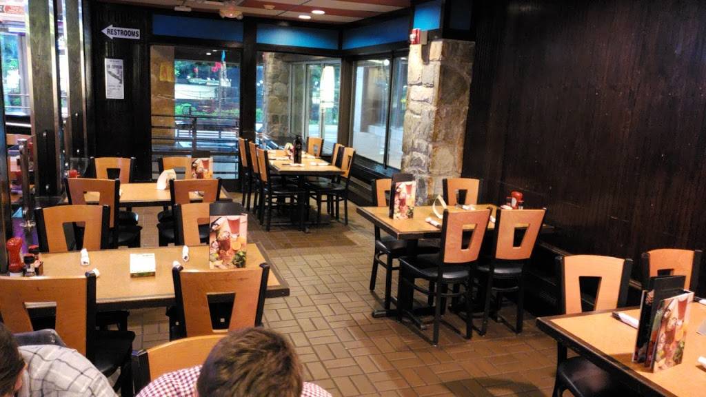 TGI Fridays | restaurant | 411 Hackensack Ave, Hackensack, NJ 07601, USA | 2013427107 OR +1 201-342-7107