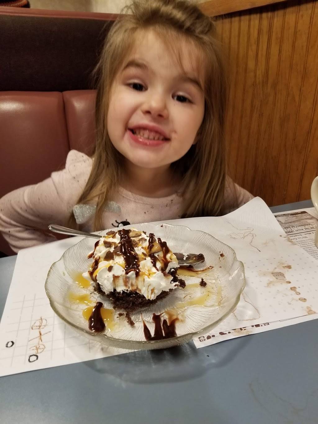 Holiday Kitchen | restaurant | 1605 S Stephenson Ave, Iron Mountain, MI 49801, USA | 9067763287 OR +1 906-776-3287