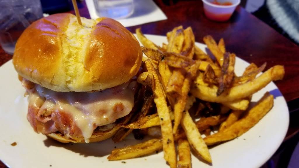 Bummies Pub & Grub | restaurant | 155 N Cedar St, Newark, OH 43055, USA | 7409154365 OR +1 740-915-4365