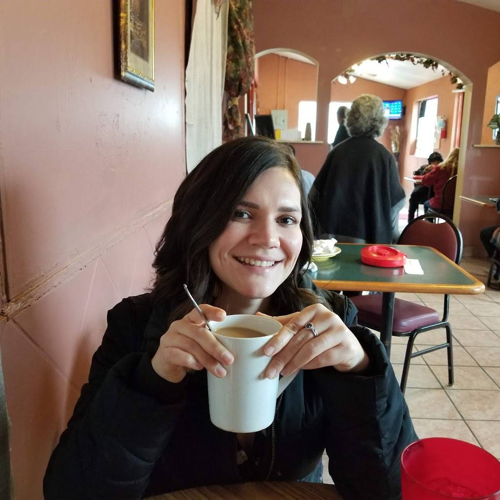 Reynas Cafe | restaurant | 227 Aransas Ave, San Antonio, TX 78210, USA | 2104441028 OR +1 210-444-1028