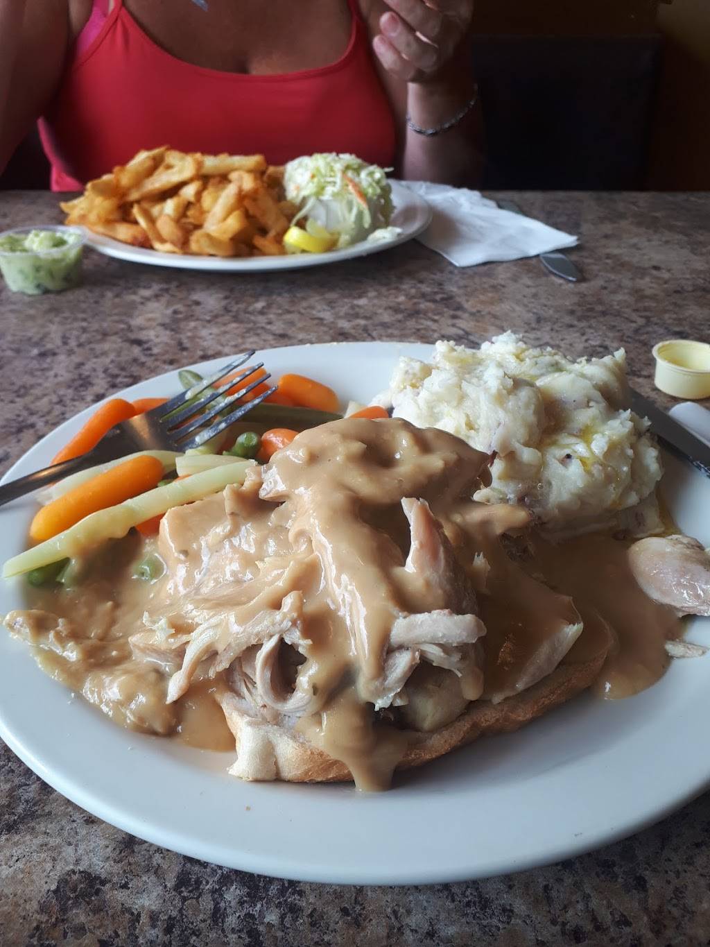 Traditions Family Restaurant | restaurant | 1053 Simcoe St N, Oshawa, ON L1G 4X1, Canada | 9054368849 OR +1 905-436-8849