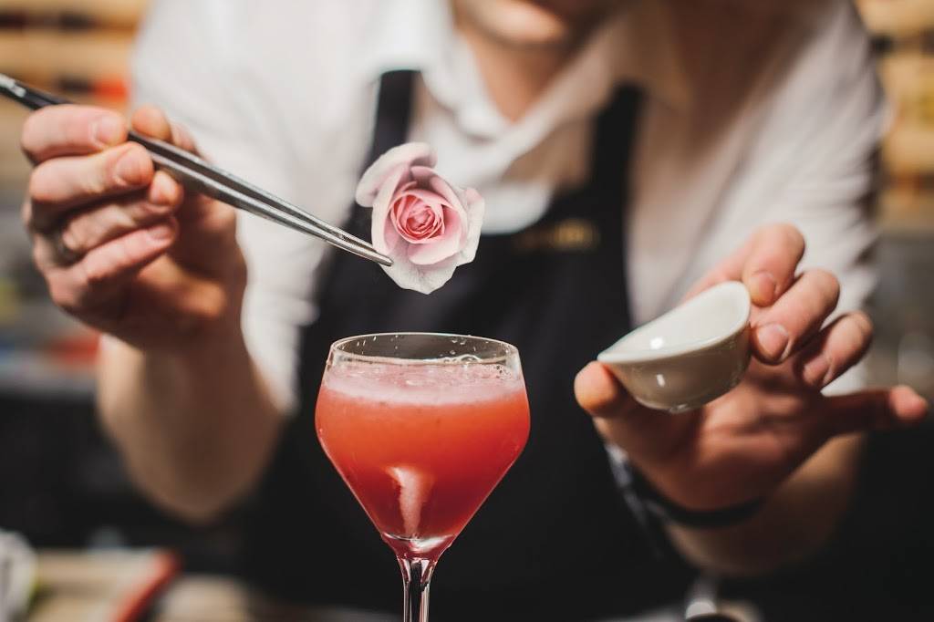 Thorn Restaurant & Lounge | restaurant | 5200 Pearl St, Rosemont, IL 60018, USA | 8472604774 OR +1 847-260-4774