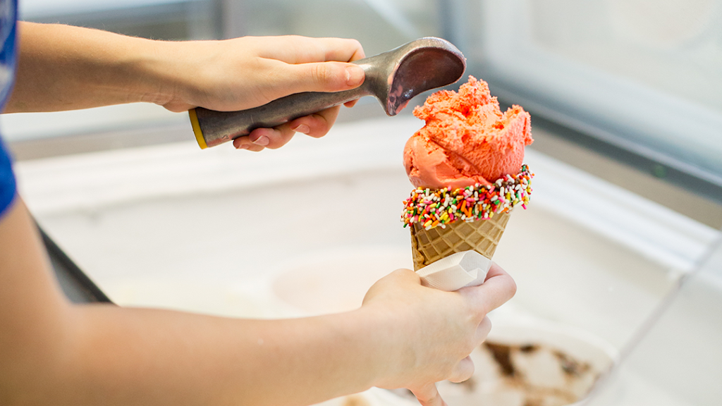 White Cottage | restaurant | 102 Lebanon Ave, Belleville, IL 62220, USA | 6182341120 OR +1 618-234-1120