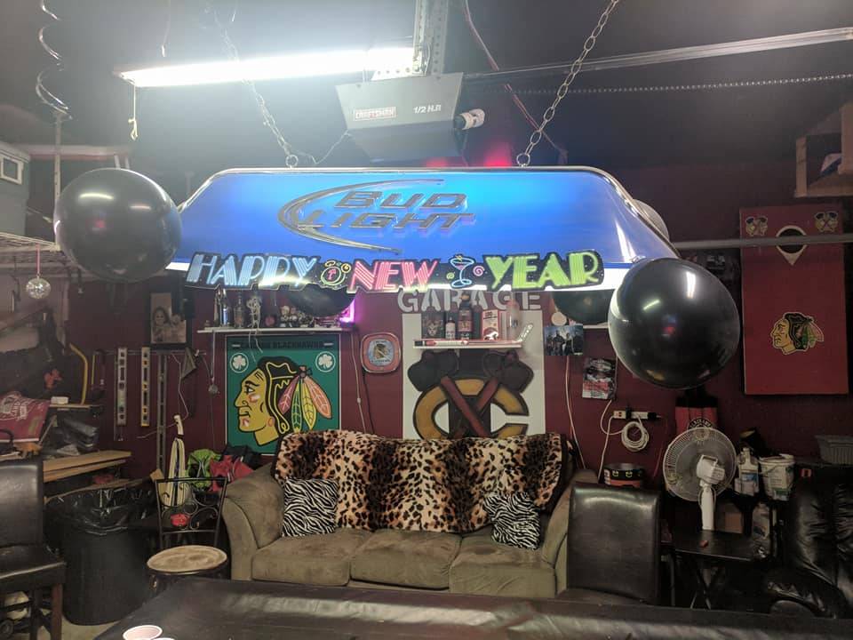 The Hawks Garage | restaurant | 1531 Southport Ct, Zion, IL 60099, USA | 8722566992 OR +1 872-256-6992