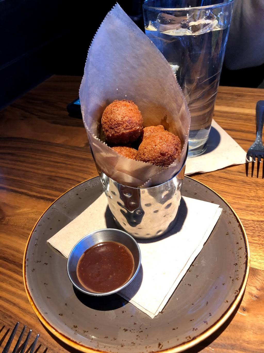 Lazy Dog Restaurant & Bar | restaurant | 7605 North Academy Boulevard Market At Chapel Hill, East, Colorado Springs, CO 80920, USA | 7194455851 OR +1 719-445-5851