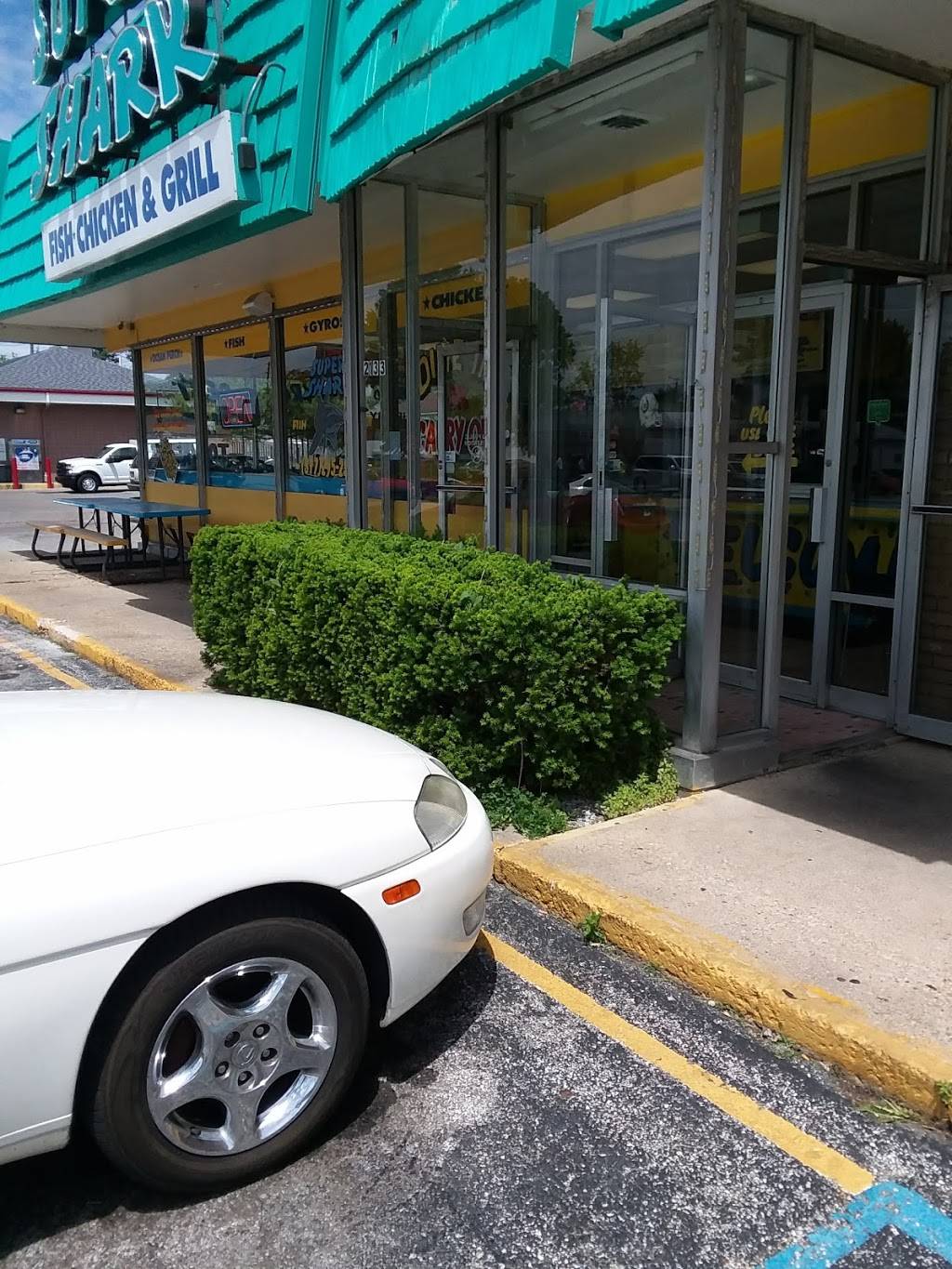 Super Shark | restaurant | 2133 Shelby St, Indianapolis, IN 46203, USA | 3172952556 OR +1 317-295-2556