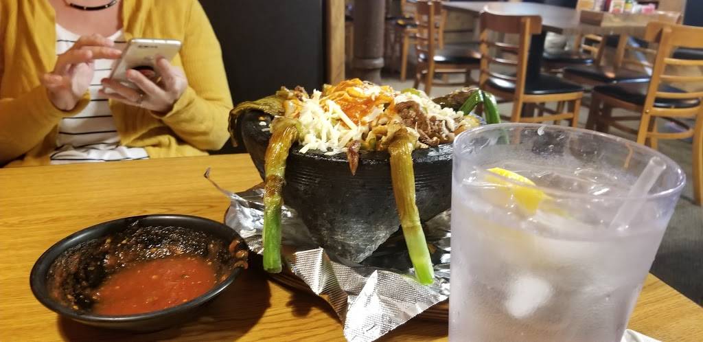 El Cielito Lindo | restaurant | 108 E Market St, Nappanee, IN 46550, USA | 5742212013 OR +1 574-221-2013