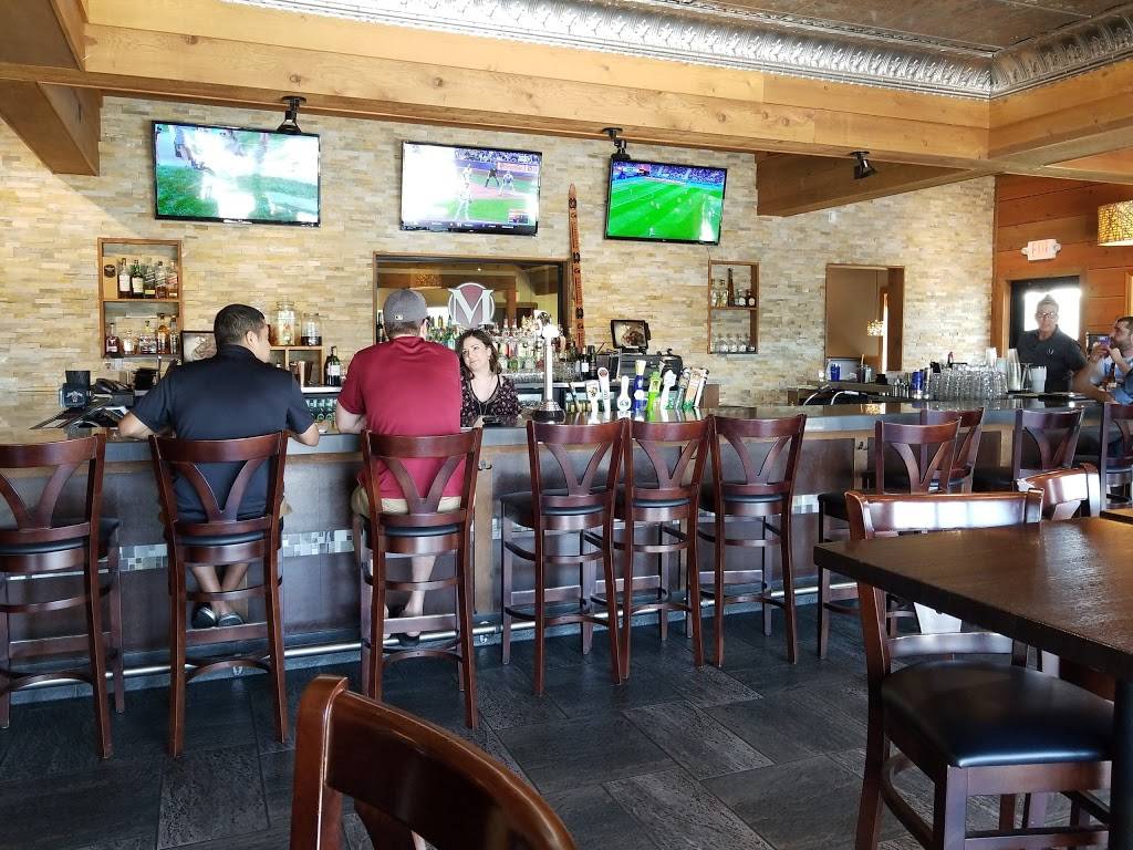 MAHONEYS RESTAURANT & BAR | restaurant | 30 Wisconsin St, Oshkosh, WI 54901, USA | 9202303737 OR +1 920-230-3737