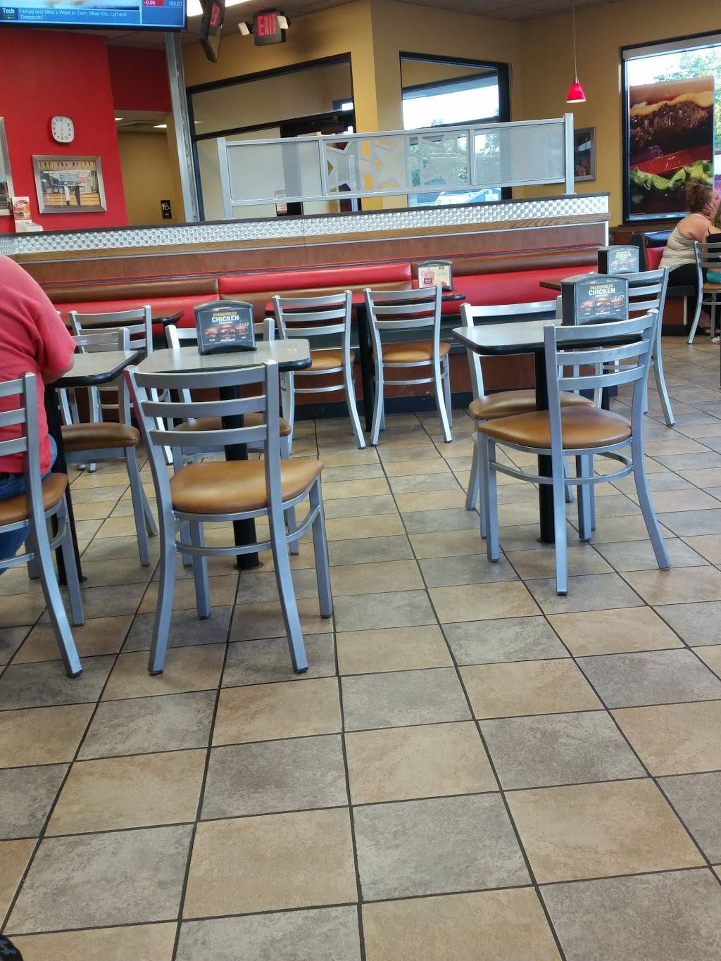 Hardees | restaurant | 500 N Eastern Ave, Connersville, IN 47331, USA | 7658259001 OR +1 765-825-9001