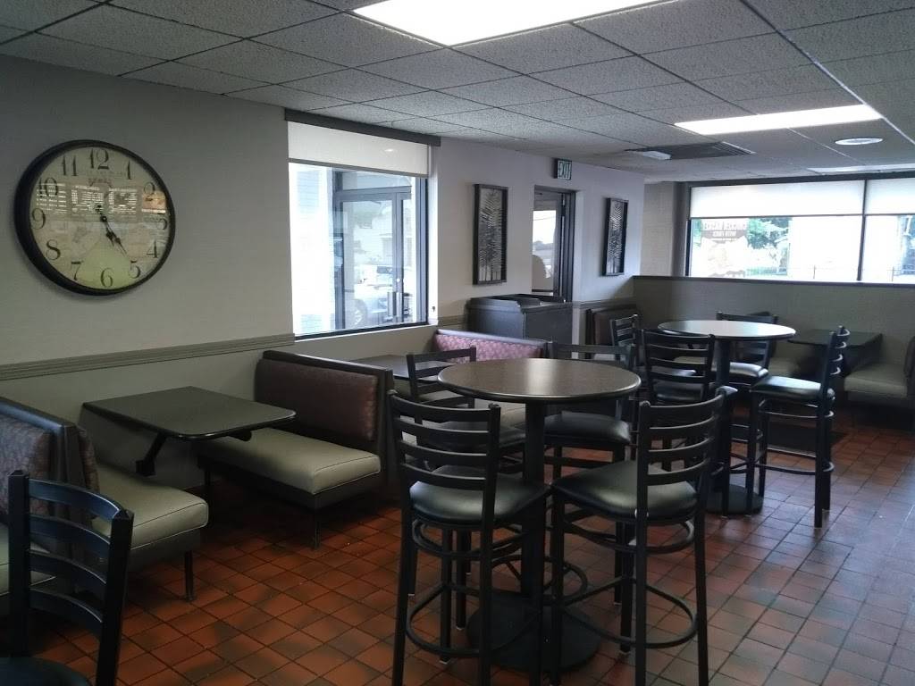 Penguin Point #07- Goshen | restaurant | 601 E Madison St, Goshen, IN 46526, USA | 5745336222 OR +1 574-533-6222