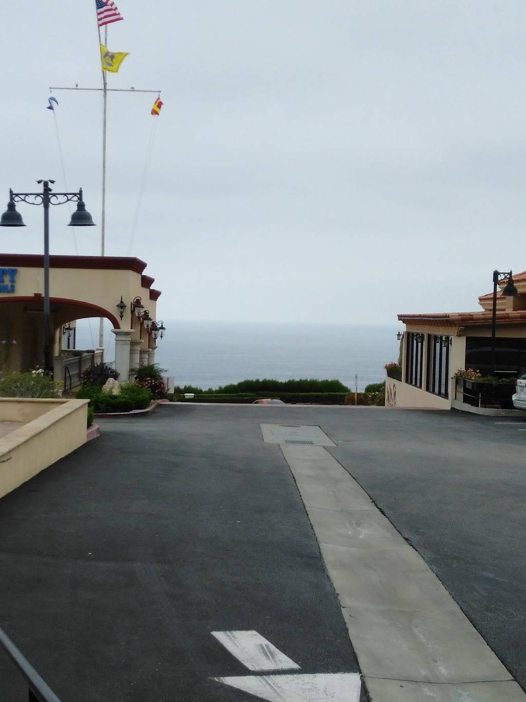 Dominos Pizza | meal delivery | 31240 Palos Verdes Dr E W, Rancho Palos Verdes, CA 90275, USA | 3102654999 OR +1 310-265-4999