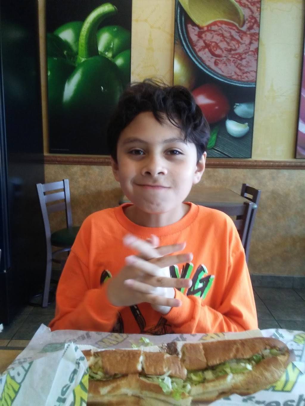 Subway Restaurants | restaurant | 1157 N Farnsworth Ave, Aurora, IL 60505, USA | 6308514640 OR +1 630-851-4640