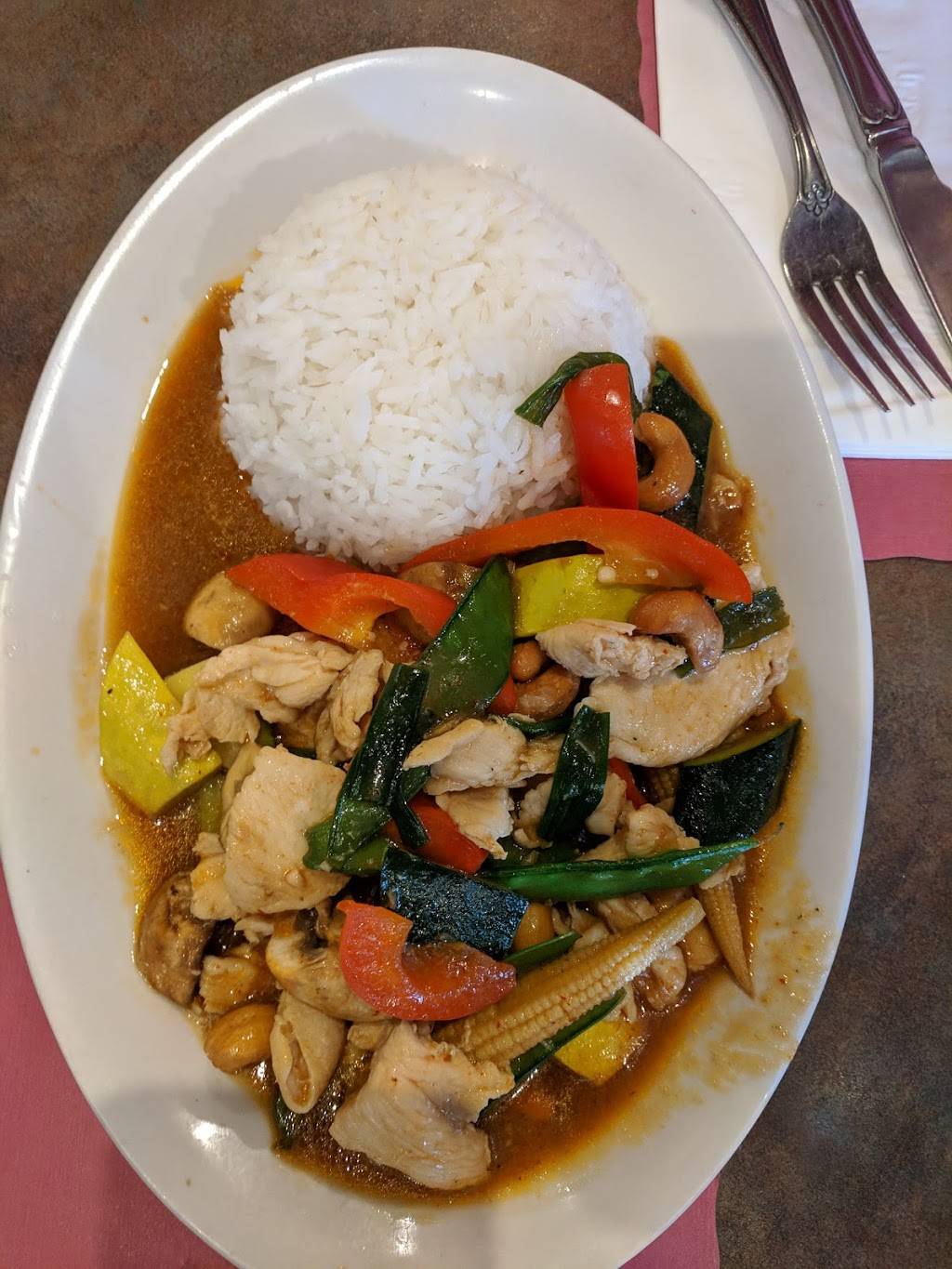 Pakarang Exquisite Thai Cuisine | restaurant | 303 S Main St, Providence, RI 02903, USA | 4014533660 OR +1 401-453-3660