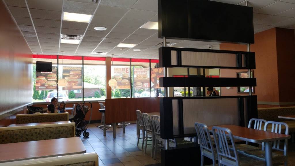 Burger King | restaurant | 3850 Dempster Street, Skokie, IL 60076, USA | 8476790994 OR +1 847-679-0994