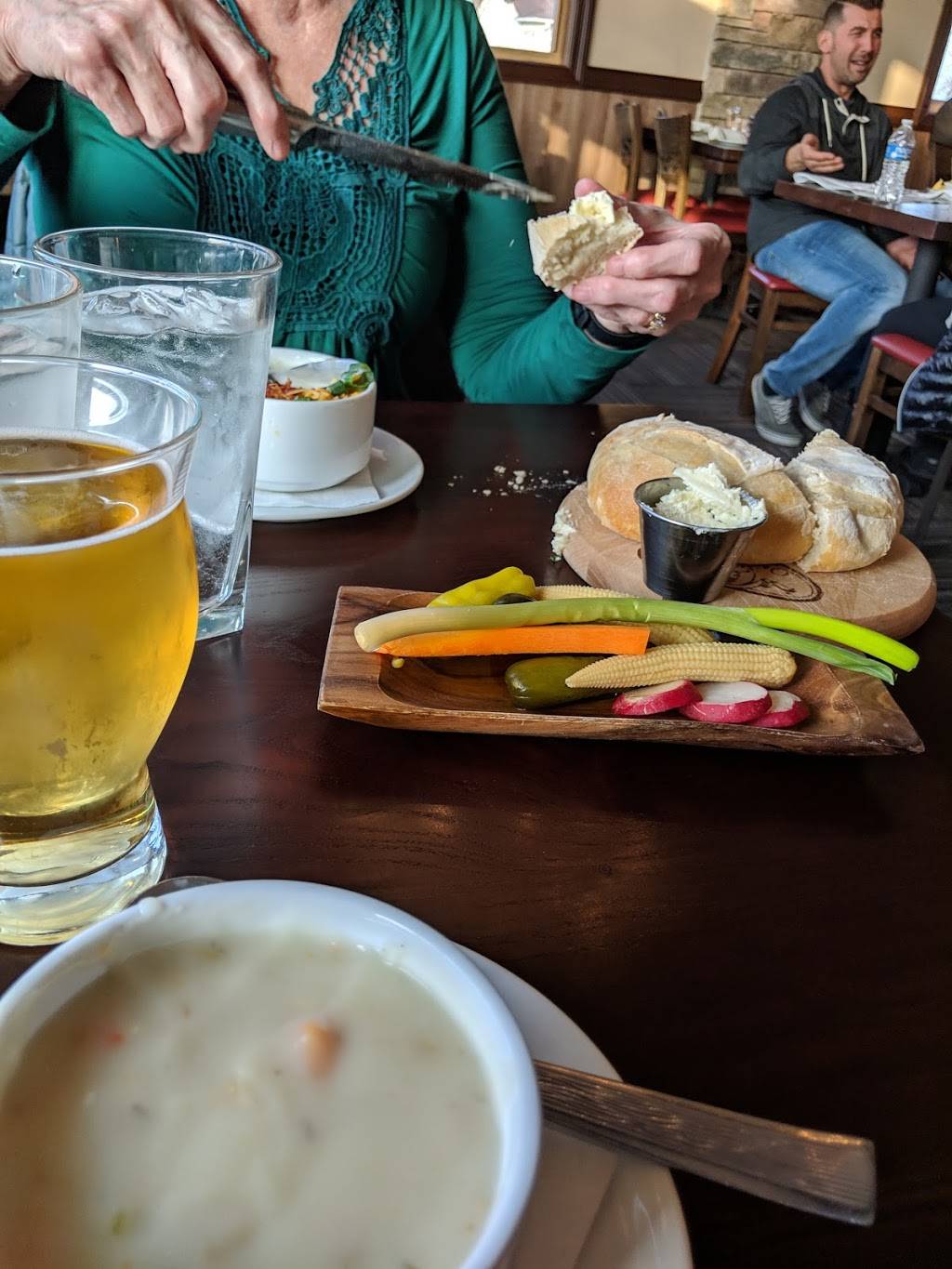 Nikos R & R Supper Club | restaurant | 7509 S Grant Hwy, Marengo, IL 60152, USA | 8155062055 OR +1 815-506-2055