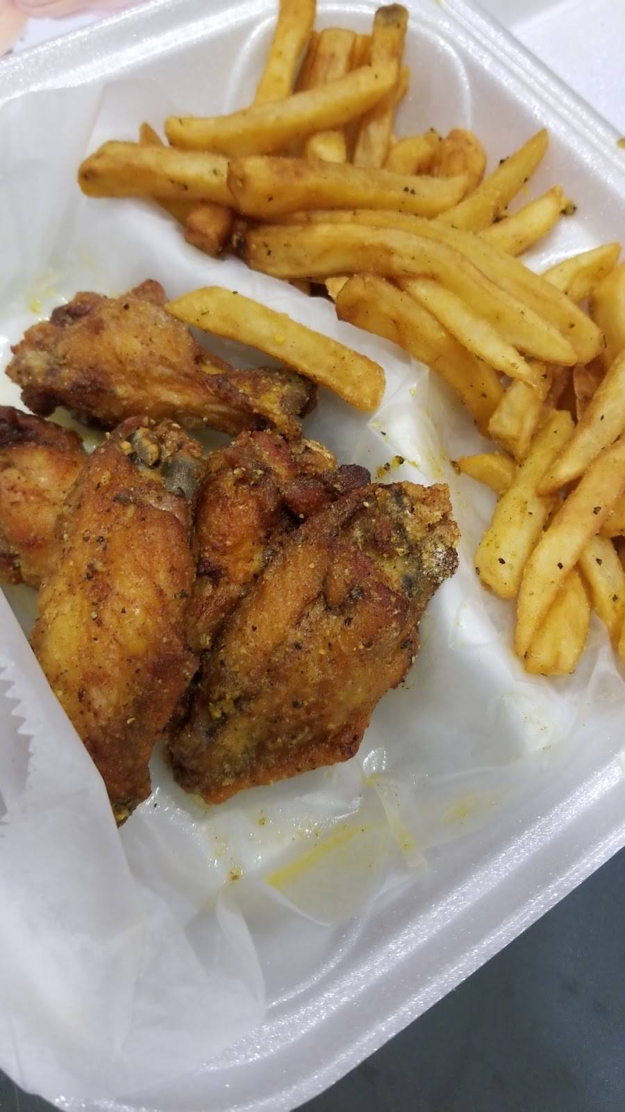 Js Wing & Seafood | restaurant | 8237 Pendleton Pike, Indianapolis, IN 46226, USA | 3178900088 OR +1 317-890-0088